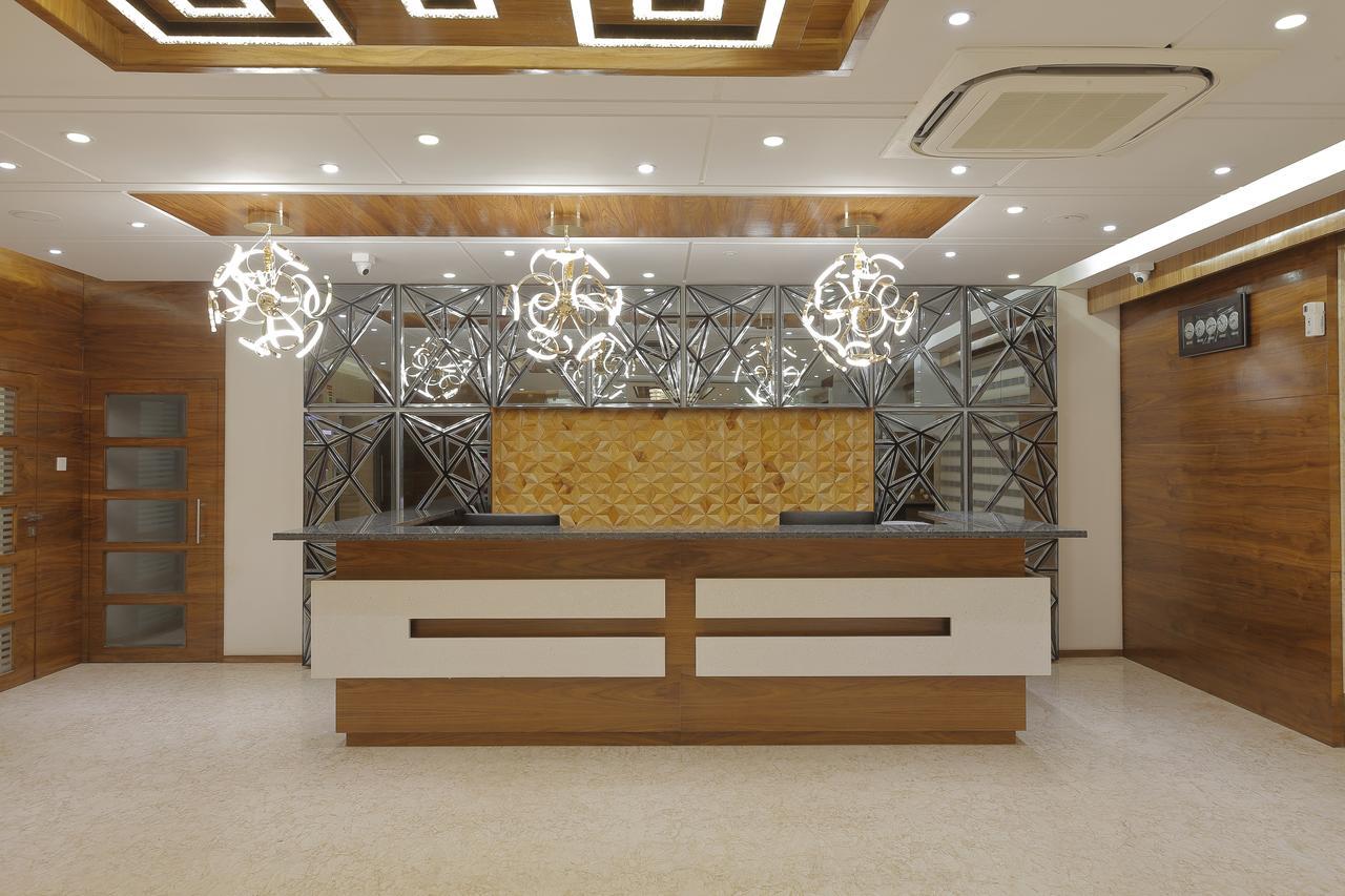 Hotel Silver Heights Ahmedabad Eksteriør bilde